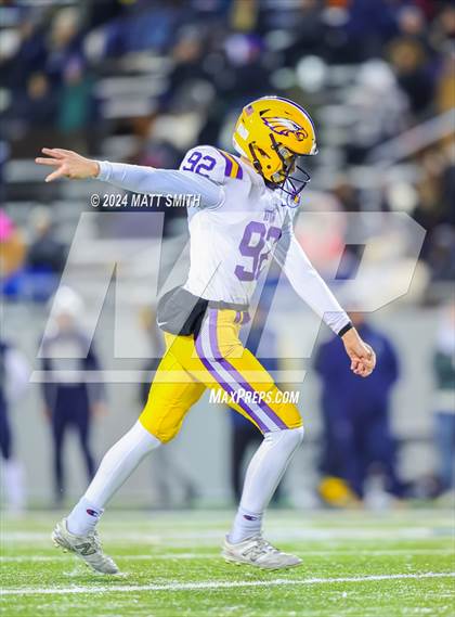 Thumbnail 3 in Avon vs. Archbishop Hoban (OHSAA Division 2 Round 5) photogallery.