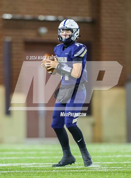 Thumbnail 1 in Avon vs. Archbishop Hoban (OHSAA Division 2 Round 5) photogallery.