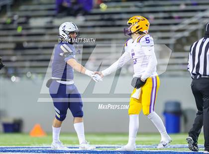 Thumbnail 3 in Avon vs. Archbishop Hoban (OHSAA Division 2 Round 5) photogallery.