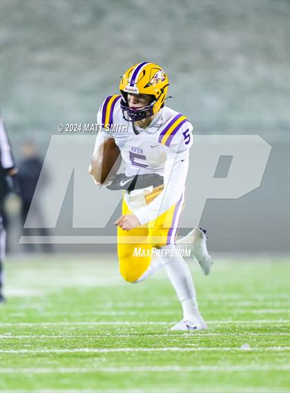 Thumbnail 2 in Avon vs. Archbishop Hoban (OHSAA Division 2 Round 5) photogallery.