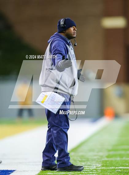 Thumbnail 1 in Avon vs. Archbishop Hoban (OHSAA Division 2 Round 5) photogallery.