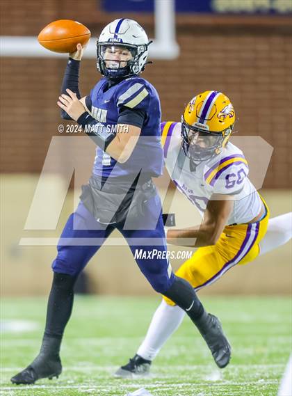 Thumbnail 2 in Avon vs. Archbishop Hoban (OHSAA Division 2 Round 5) photogallery.