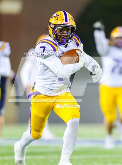 Thumbnail 1 in Avon vs. Archbishop Hoban (OHSAA Division 2 Round 5) photogallery.