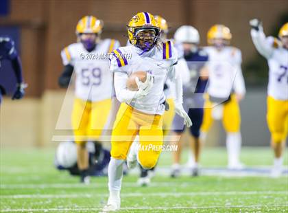 Thumbnail 3 in Avon vs. Archbishop Hoban (OHSAA Division 2 Round 5) photogallery.