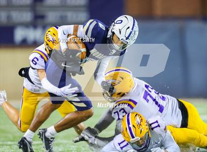 Thumbnail 3 in Avon vs. Archbishop Hoban (OHSAA Division 2 Round 5) photogallery.