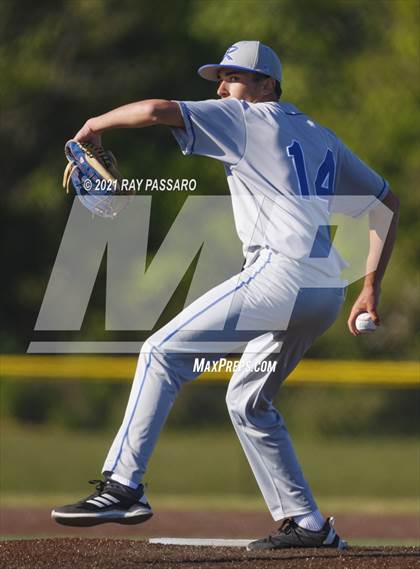 Thumbnail 2 in Riverhead vs William Floyd photogallery.