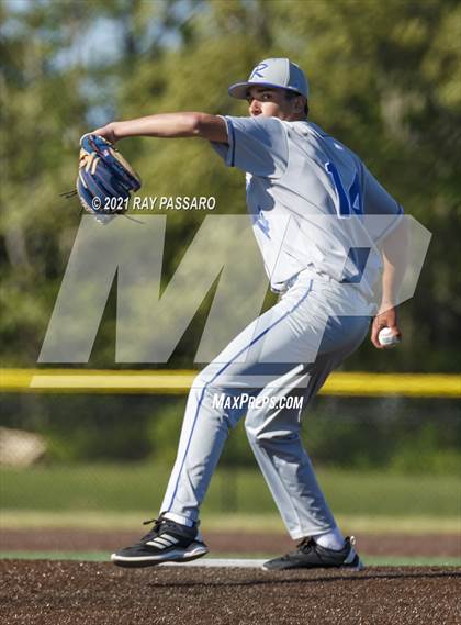 Thumbnail 3 in Riverhead vs William Floyd photogallery.