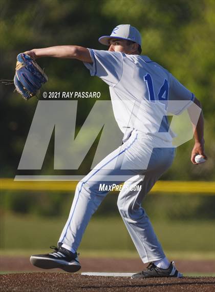 Thumbnail 3 in Riverhead vs William Floyd photogallery.