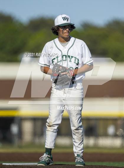 Thumbnail 2 in Riverhead vs William Floyd photogallery.