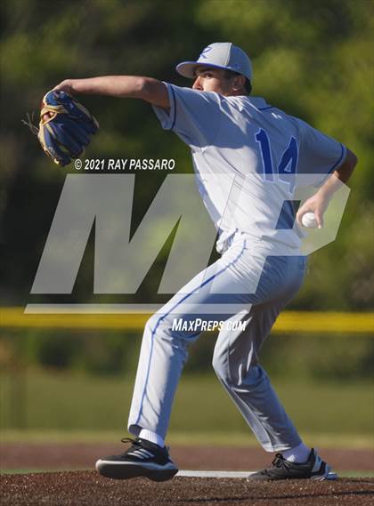 Thumbnail 1 in Riverhead vs William Floyd photogallery.