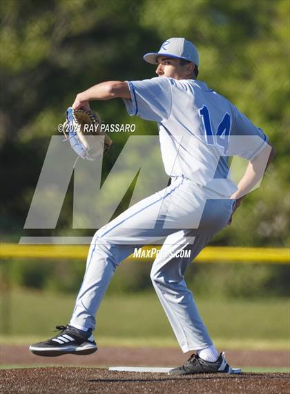 Thumbnail 2 in Riverhead vs William Floyd photogallery.