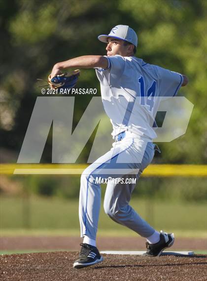 Thumbnail 2 in Riverhead vs William Floyd photogallery.