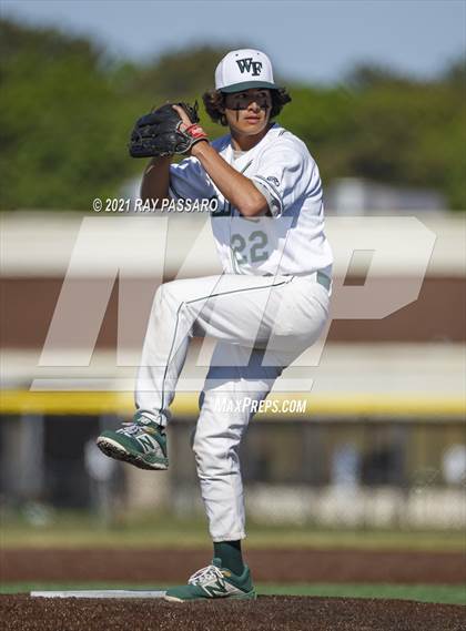 Thumbnail 2 in Riverhead vs William Floyd photogallery.