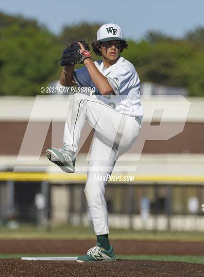 Thumbnail 3 in Riverhead vs William Floyd photogallery.