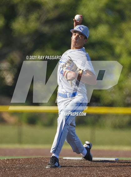 Thumbnail 3 in Riverhead vs William Floyd photogallery.
