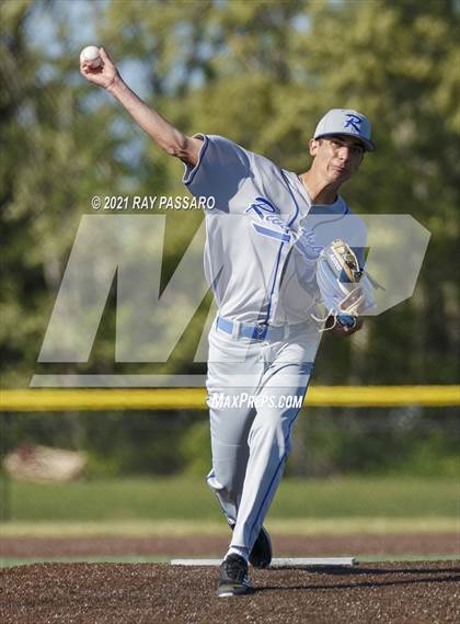 Thumbnail 2 in Riverhead vs William Floyd photogallery.