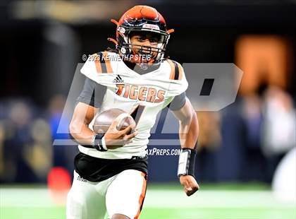 Thumbnail 1 in Opelousas vs. Cecilia (LHSAA Division II Non-Select Final) photogallery.