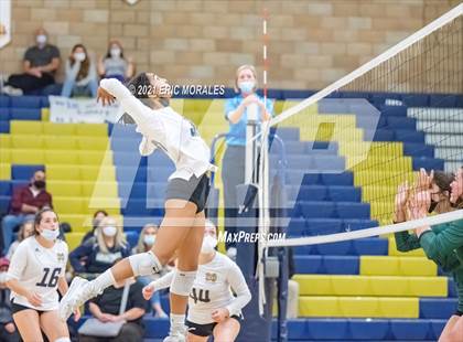 Thumbnail 3 in Mater Dei Catholic vs Mission Vista (CIF SDS D2 1st Round) photogallery.