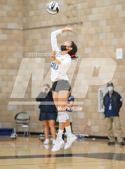Thumbnail 1 in Mater Dei Catholic vs Mission Vista (CIF SDS D2 1st Round) photogallery.