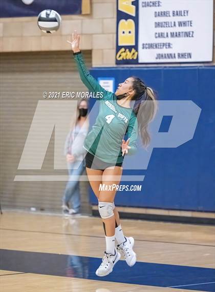 Thumbnail 3 in Mater Dei Catholic vs Mission Vista (CIF SDS D2 1st Round) photogallery.