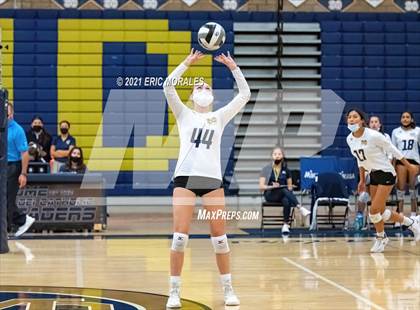 Thumbnail 2 in Mater Dei Catholic vs Mission Vista (CIF SDS D2 1st Round) photogallery.