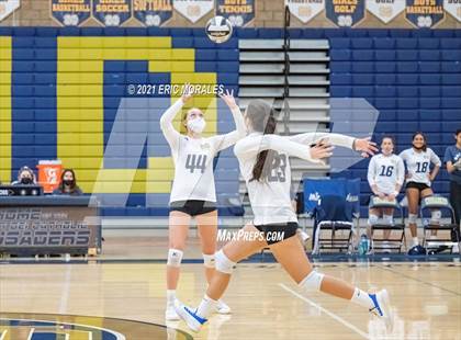 Thumbnail 3 in Mater Dei Catholic vs Mission Vista (CIF SDS D2 1st Round) photogallery.