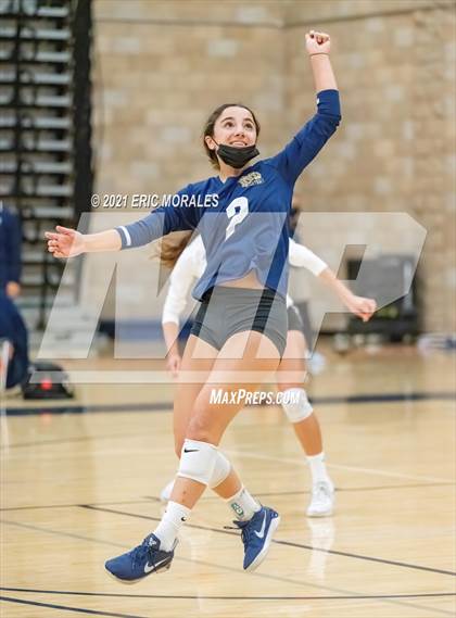 Thumbnail 2 in Mater Dei Catholic vs Mission Vista (CIF SDS D2 1st Round) photogallery.