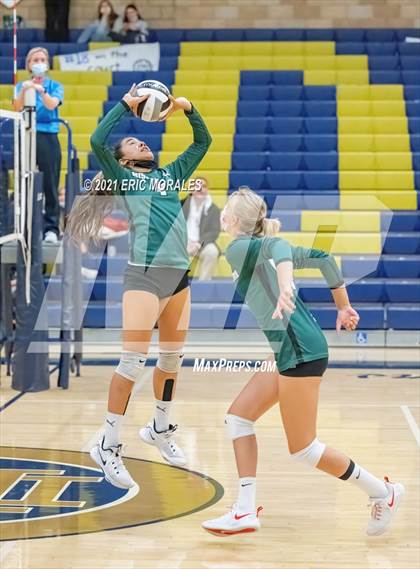 Thumbnail 1 in Mater Dei Catholic vs Mission Vista (CIF SDS D2 1st Round) photogallery.