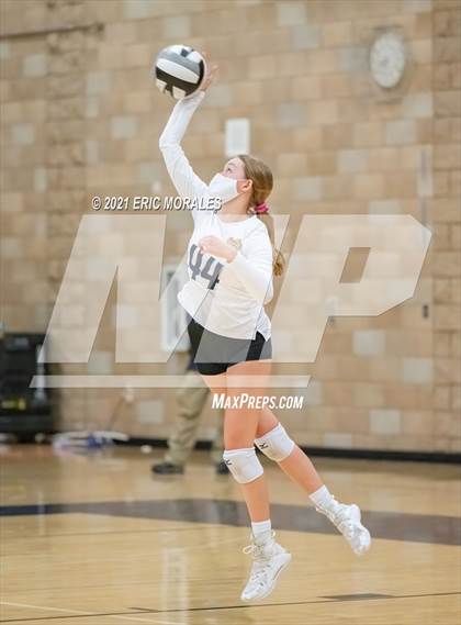 Thumbnail 2 in Mater Dei Catholic vs Mission Vista (CIF SDS D2 1st Round) photogallery.
