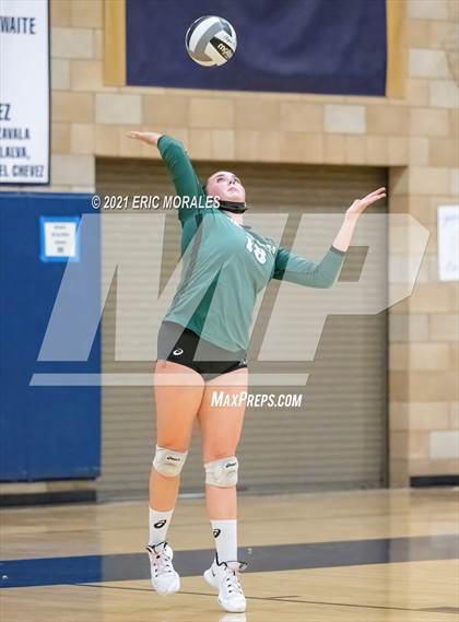 Thumbnail 2 in Mater Dei Catholic vs Mission Vista (CIF SDS D2 1st Round) photogallery.