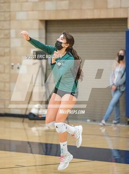 Thumbnail 1 in Mater Dei Catholic vs Mission Vista (CIF SDS D2 1st Round) photogallery.