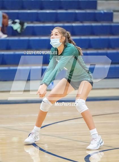 Thumbnail 1 in Mater Dei Catholic vs Mission Vista (CIF SDS D2 1st Round) photogallery.