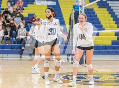 Thumbnail 3 in Mater Dei Catholic vs Mission Vista (CIF SDS D2 1st Round) photogallery.