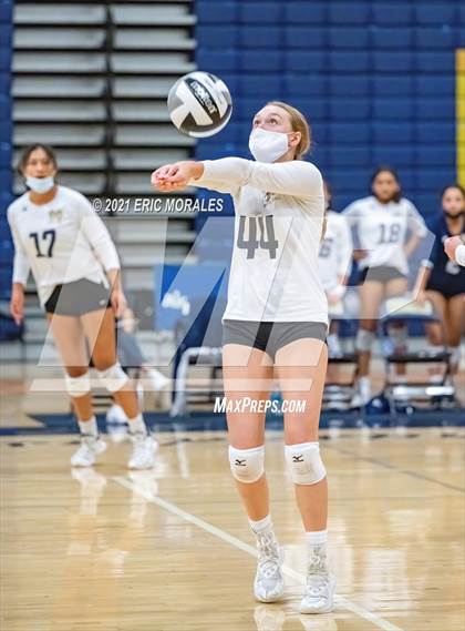 Thumbnail 3 in Mater Dei Catholic vs Mission Vista (CIF SDS D2 1st Round) photogallery.