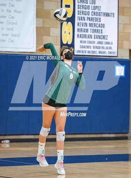 Thumbnail 2 in Mater Dei Catholic vs Mission Vista (CIF SDS D2 1st Round) photogallery.