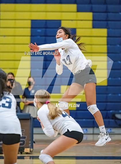 Thumbnail 2 in Mater Dei Catholic vs Mission Vista (CIF SDS D2 1st Round) photogallery.