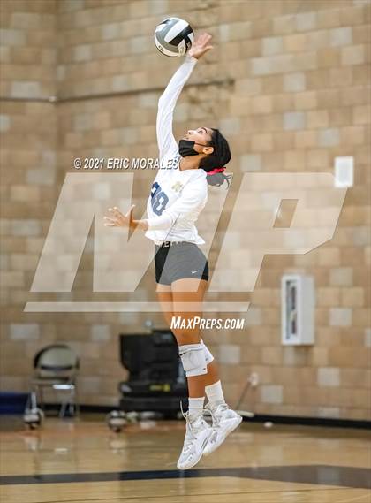 Thumbnail 2 in Mater Dei Catholic vs Mission Vista (CIF SDS D2 1st Round) photogallery.