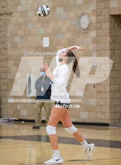 Thumbnail 2 in Mater Dei Catholic vs Mission Vista (CIF SDS D2 1st Round) photogallery.