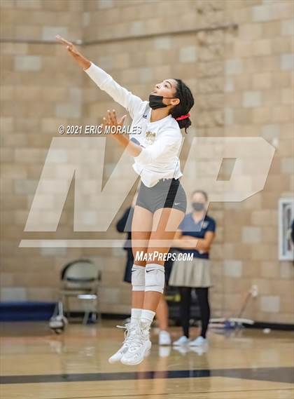 Thumbnail 2 in Mater Dei Catholic vs Mission Vista (CIF SDS D2 1st Round) photogallery.