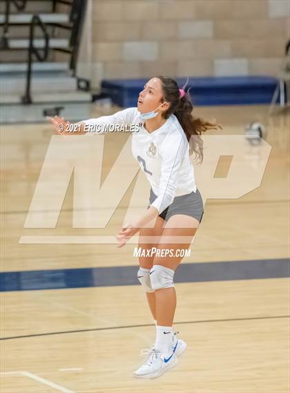 Thumbnail 1 in Mater Dei Catholic vs Mission Vista (CIF SDS D2 1st Round) photogallery.