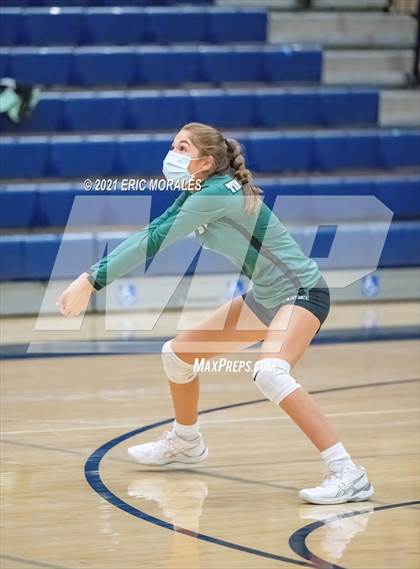 Thumbnail 3 in Mater Dei Catholic vs Mission Vista (CIF SDS D2 1st Round) photogallery.