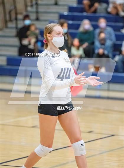 Thumbnail 2 in Mater Dei Catholic vs Mission Vista (CIF SDS D2 1st Round) photogallery.