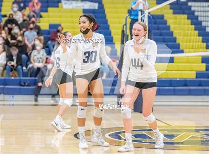 Thumbnail 2 in Mater Dei Catholic vs Mission Vista (CIF SDS D2 1st Round) photogallery.