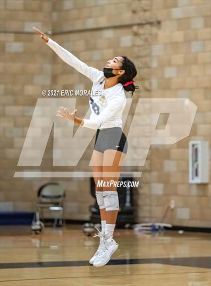 Thumbnail 3 in Mater Dei Catholic vs Mission Vista (CIF SDS D2 1st Round) photogallery.