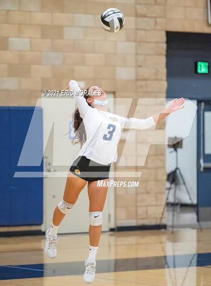 Thumbnail 3 in Mater Dei Catholic vs Mission Vista (CIF SDS D2 1st Round) photogallery.