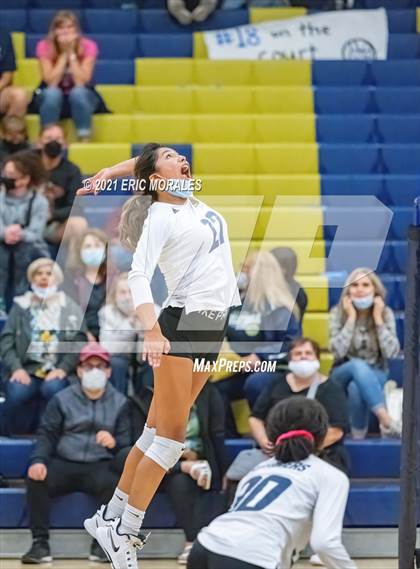 Thumbnail 3 in Mater Dei Catholic vs Mission Vista (CIF SDS D2 1st Round) photogallery.
