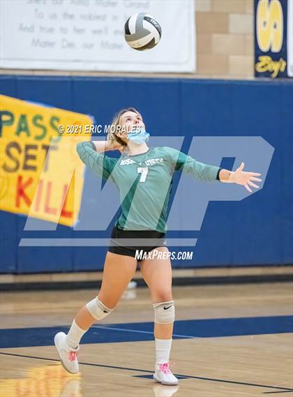 Thumbnail 3 in Mater Dei Catholic vs Mission Vista (CIF SDS D2 1st Round) photogallery.