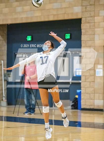 Thumbnail 1 in Mater Dei Catholic vs Mission Vista (CIF SDS D2 1st Round) photogallery.