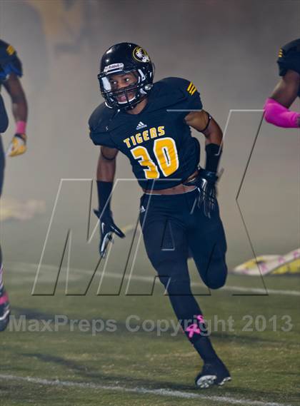 Thumbnail 2 in Clovis West vs. Edison photogallery.