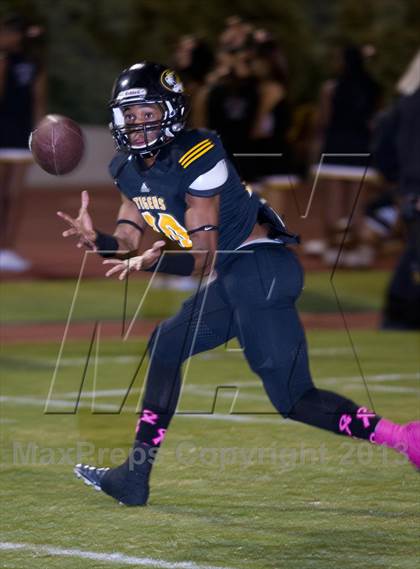 Thumbnail 3 in Clovis West vs. Edison photogallery.